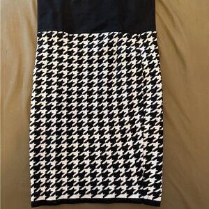 Stylish Black and White Houndstooth Skirt